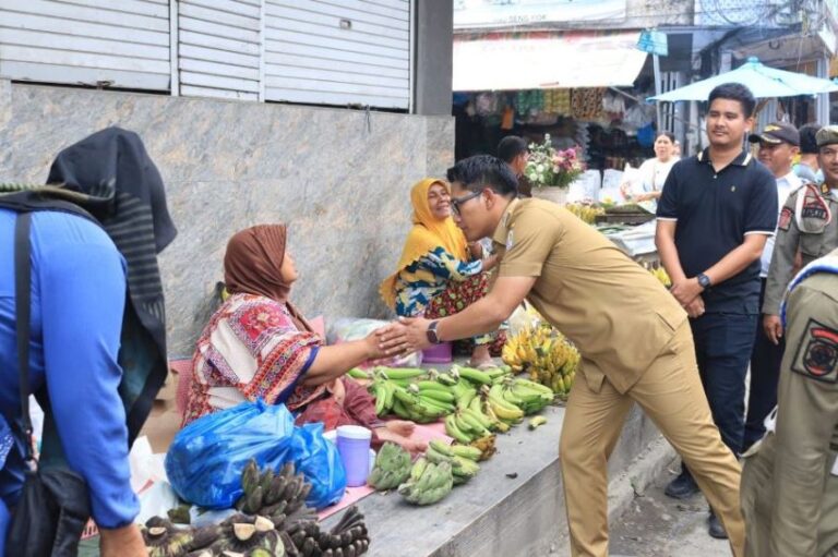 _553_Wakil-Walikota-Binjai-Sidak-Pasar--Pastikan-Stok-dan-Harga-Bahan-Pokok-Jelang-Ramadan