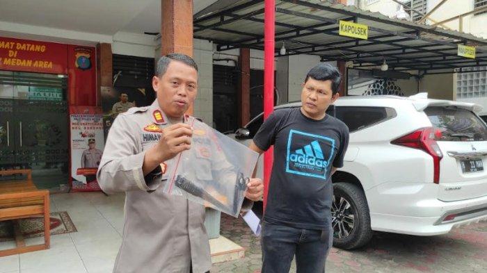 Kapolsek-Medan-Area-AKP-Himawan-Chandra-saat-diwawancarai-dan-menunjukkan-barang-bukti