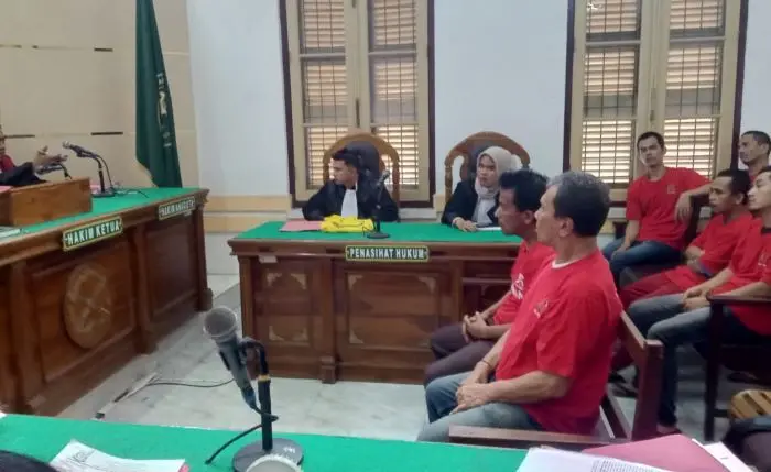 divonis_25_tahun_penjara_karena_peras_pengusaha_jaksa_gadungan_gelenggeleng_kepala_2025-05-06_20-14-44_1039