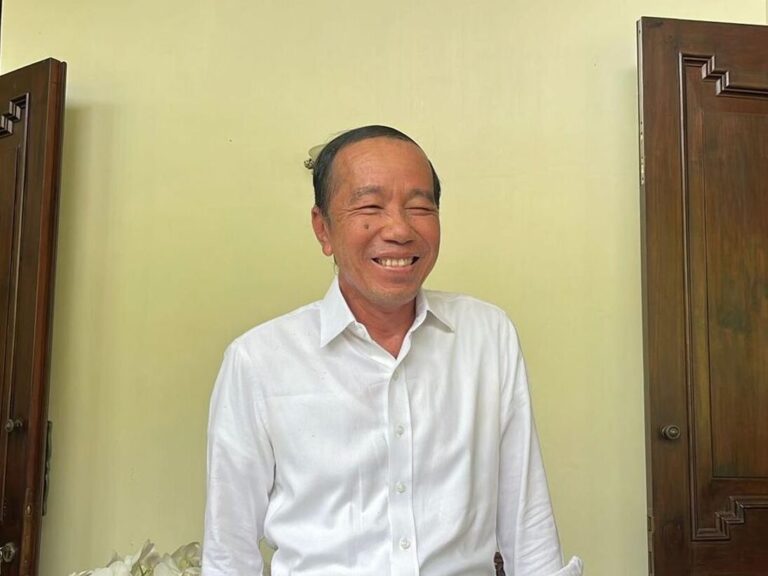 presiden-ke-7-ri-joko-widodo-jokowi-di-rumahnya-di-sumber-banjarsari-solo-senin-1472025-1752480931081_43