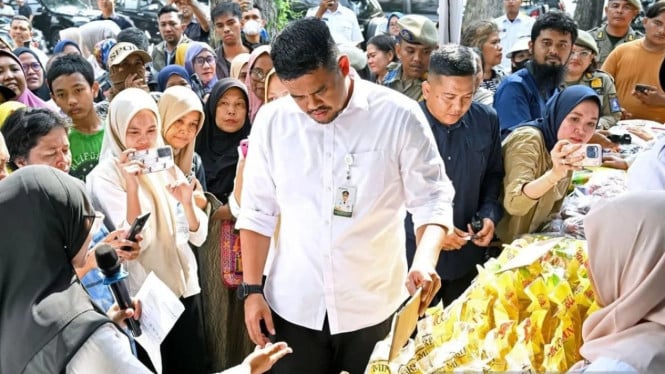 68aff5812dbbe-gubernur-sumut-bobby-nasution-di-pasar-murah-di-deli-serdang_banyuwangi
