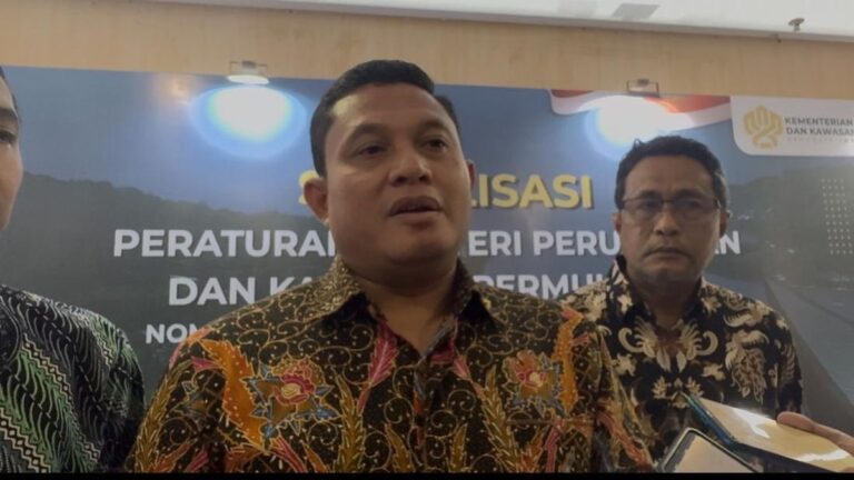 direktur-jenderal-tata-kelola-dan-pengendalian-risiko-kemen-pkp-azis-andriansyah-kartika-sarideitksumut-1758009738399_169