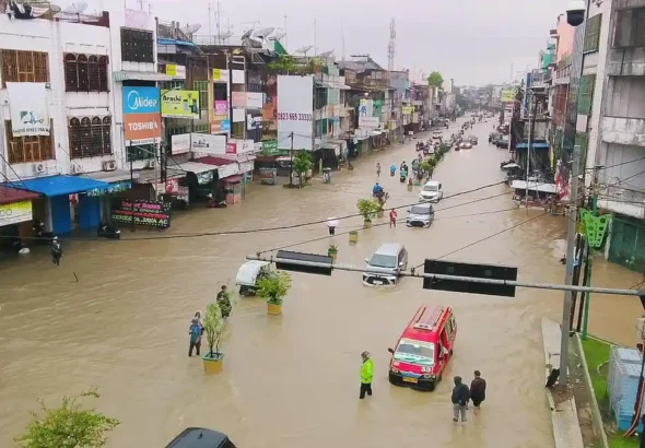 Sejumlah-ruas-jalan-di-Kota-Medan-terendam
