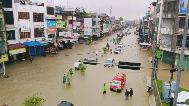 Sejumlah-ruas-jalan-di-Kota-Medan-terendam