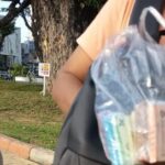 pedagang-tukaran-uang-baru-saat-tawarkan-pecahan-ke-warga-di-kawasan-lapangan-merdeka-medan-kartika-saridetikcom-1773658973364_169