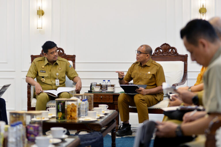 Gubsu-pimpin-Rapat-pembangunan-RS-Internasional-1.jpg